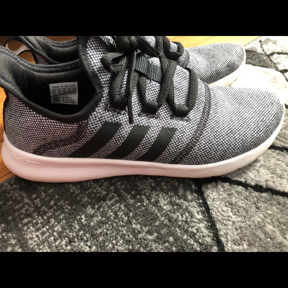 Women’s Adidas cloud foam sneakers